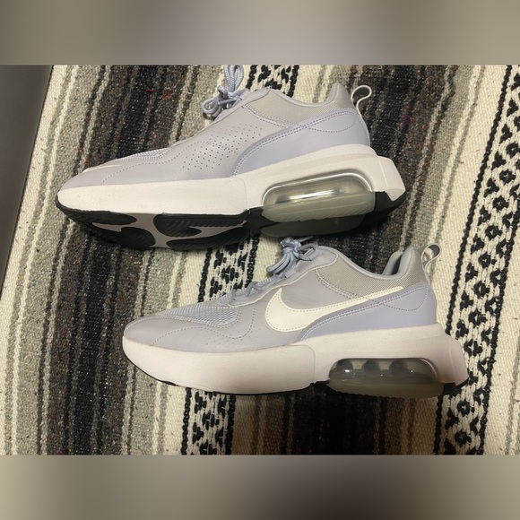 NWOT Womens Nike Air Max Verona Ghost White Metallic Sneaker - Picture 3 of 6